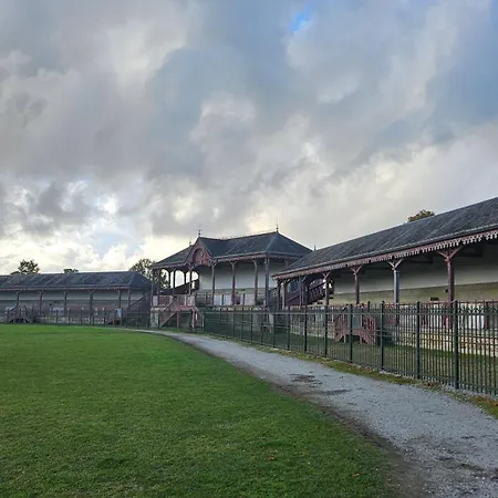De L'hippodrome *